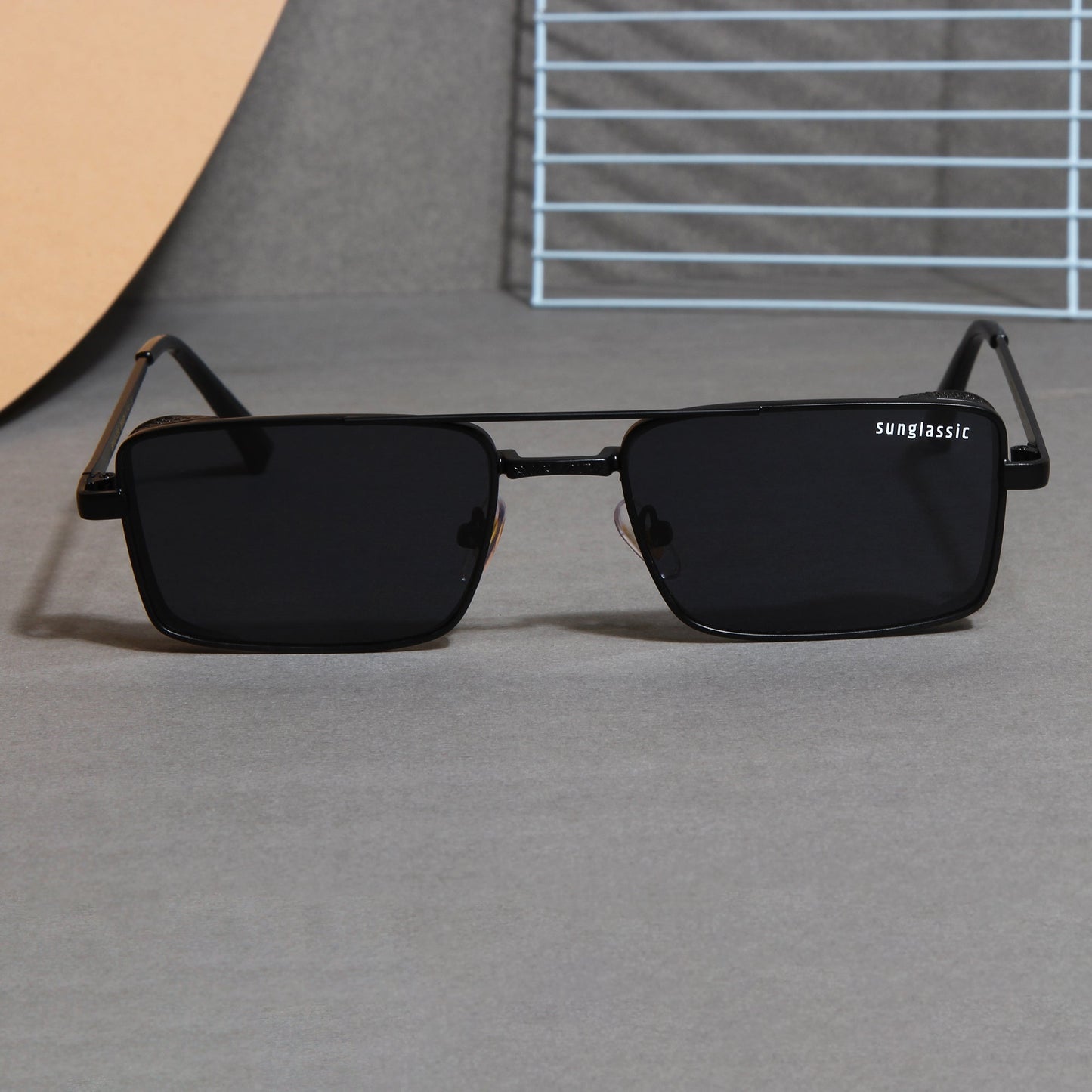 OPERA. Black Rectangle Sunglasses