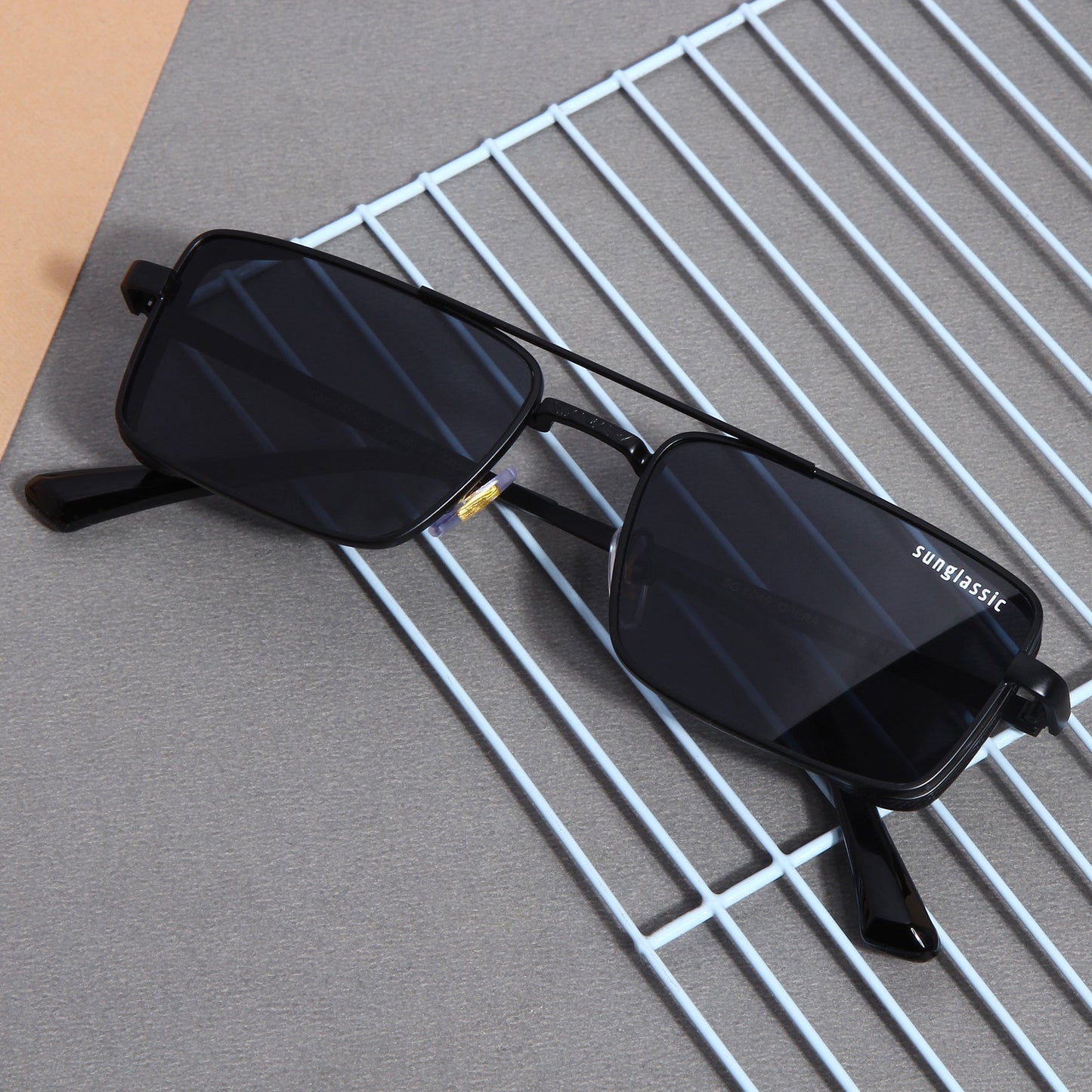 OPERA. Black Rectangle Sunglasses